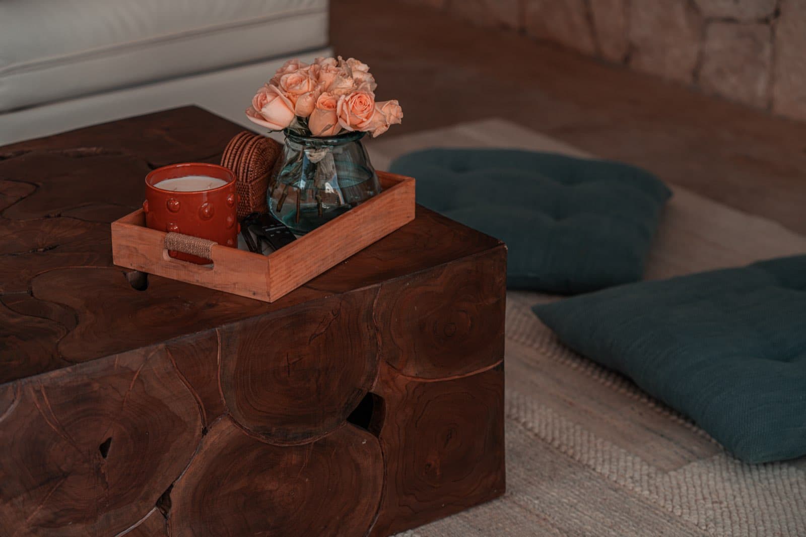Solid-wood coffee table, roses and cushions